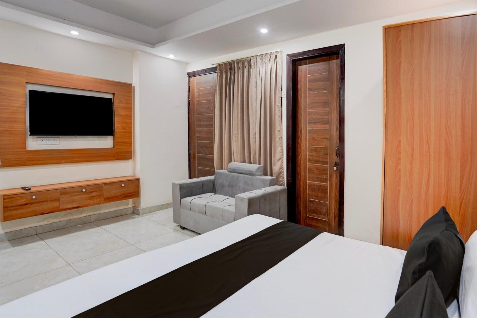 Hotel O R.N Residency Hotel Ghaziabad Bagian luar foto